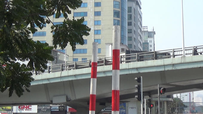 H&agrave; Nội: Sau một đ&ecirc;m, những biển b&aacute;o giao th&ocirc;ng