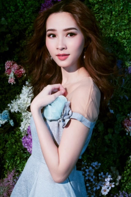Trở về từ Mỹ, Đặng Thu Thảo “hút hồn” với bộ ảnh đẹp hơn cả hoa
