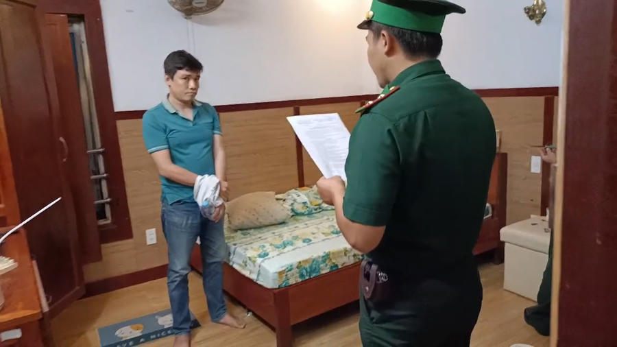 Khám xét nơi ở của đối tượng Ngô Minh Khôi.