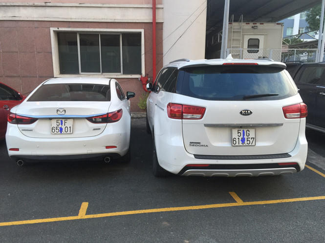 Ô tô các đối tượng trong đường dây đánh bạc sử dụng ẢNH: CTV.