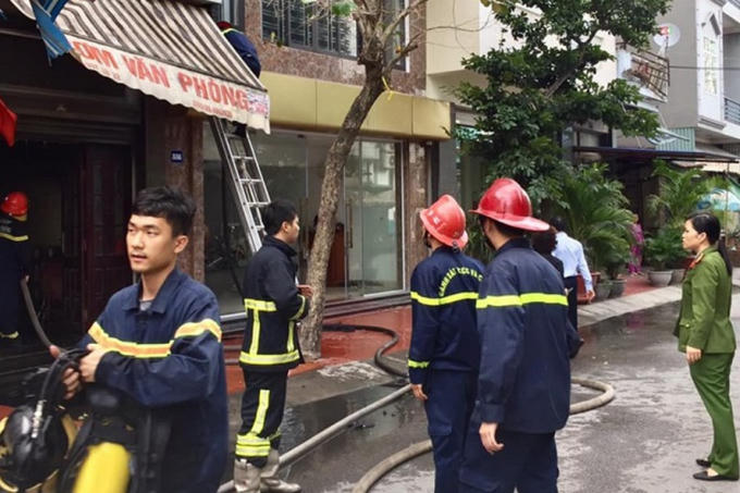 Lực lượng Cảnh sát PCCC tham gia chữa cháy và cứu nạn. Ảnh: CACC.