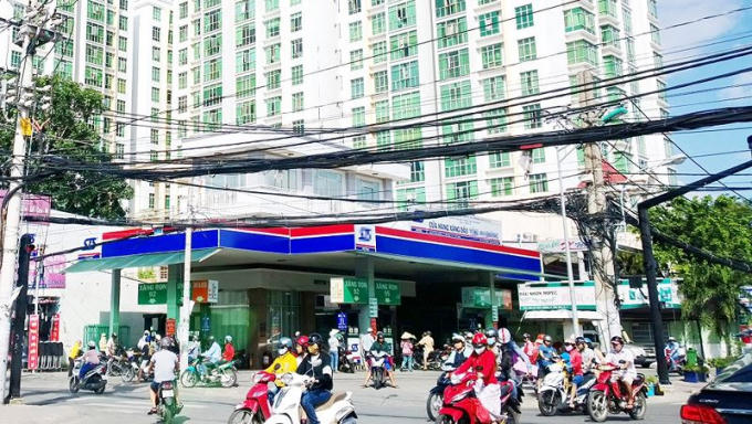 Một cây xăng trong nội đô TP HCM. (Ảnh minh họa).