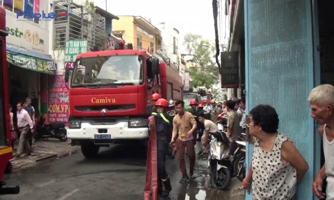 Khu vực cháy nằm trong ngõ chật hẹp