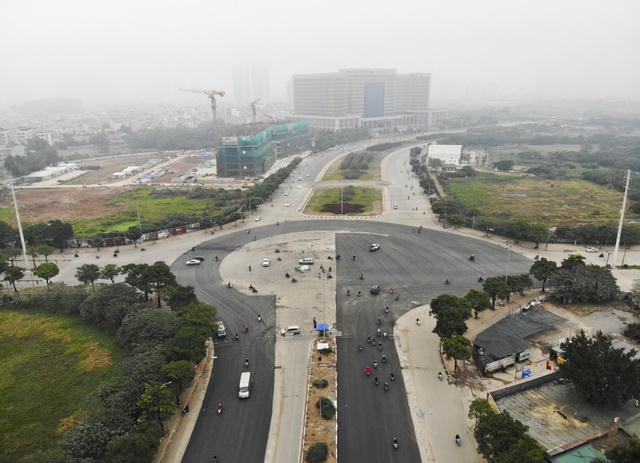 Khu vực xây dựng đường đua xe F1 nằm trong địa giới hành chính gồm các phường Mỹ Đình 1, Mỹ Đình 2, Mễ Trì, Phú Đô với tổng chiều dài 5,57km. 