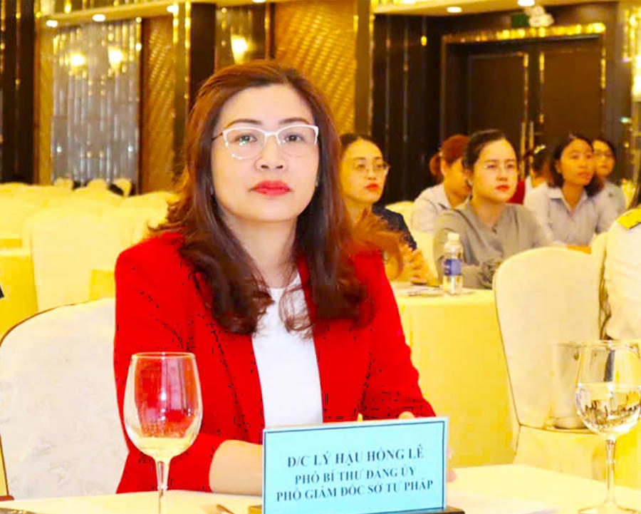 Phó Giám đốc Sở Tư pháp Đồng Nai Lý Hậu Hồng Lê dự hội nghị tập huấn.
