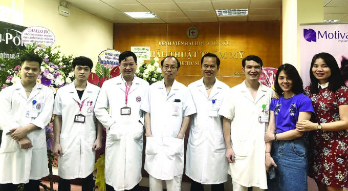 Bác sỹ Hoàng Hồng cho triển khai trung tâm Phẫu thuật Thẩm mỹ chuyên sâu tại Bệnh viện Đại học Y Hà Nội.