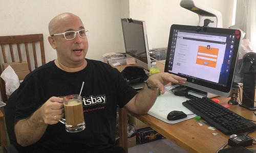 Erik Frankel tại văn phòng kiêm nhà xưởng ở quận 2, TP HCM. Ảnh: Hạnh Phạm.