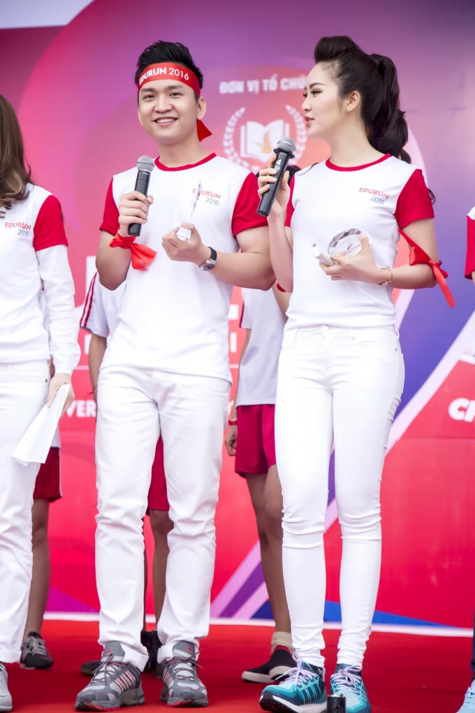 MC Hạnh Phúc và Á hậu Thụy Vân.