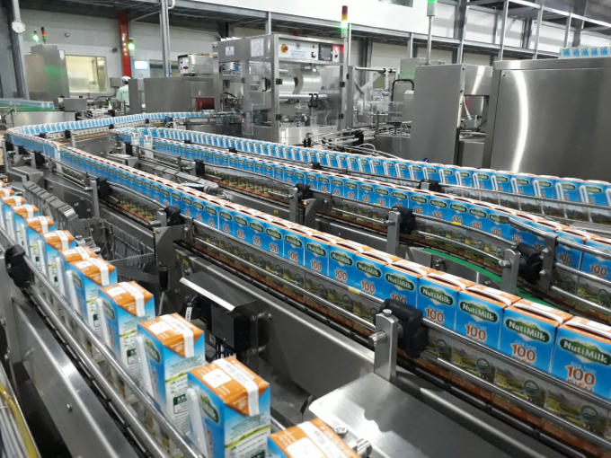 hinh trong nha may 2