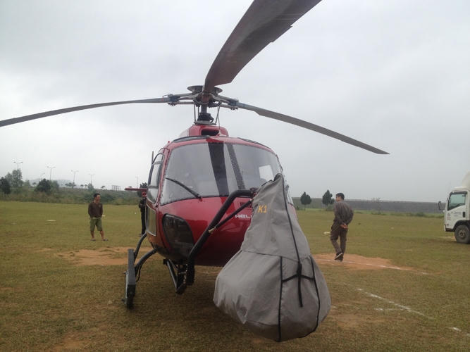 Máy bay trực thăng chuẩn bị cho các cảnh quay trên không.