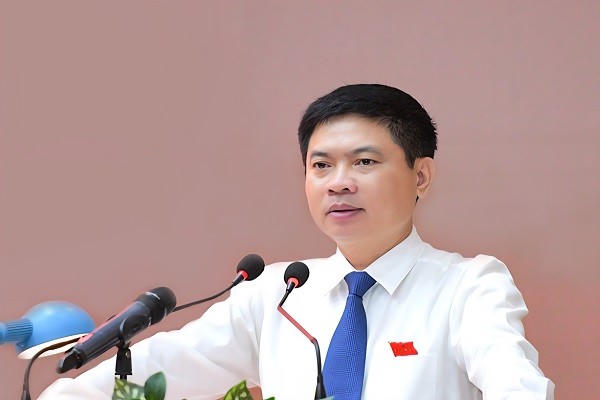 Ông Trương Quốc Huy, Bí thư Tỉnh ủy Ninh Bình phát biểu tại kỳ họp.