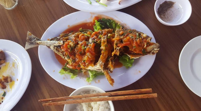 Đĩa cá chim giá 600.000 đồng mà chị Hiền chụp lại.