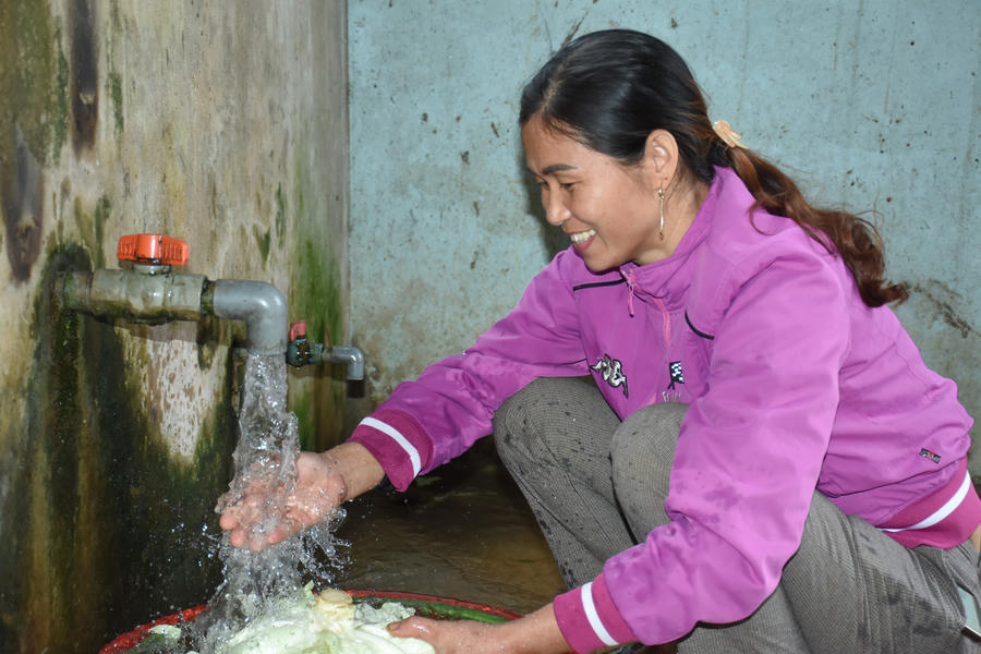 Bà con xã Khánh Thiện sử dụng nước hợp vệ sinh