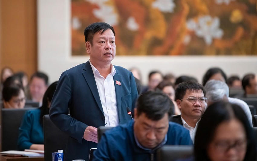 Đại biểu Nguyễn Trường Giang - Phó chủ nhiệm Ủy ban Pháp luật và Tư pháp Quốc hội phát biểu.