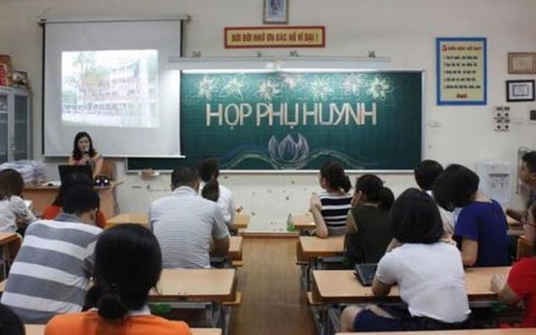Vấn đề nóng được đề cập trong các cuộc họp phụ huynh đầu năm học chính là các khoản thu được cho là tự nguyện khiến cho nhiều phụ huynh bức xúc.