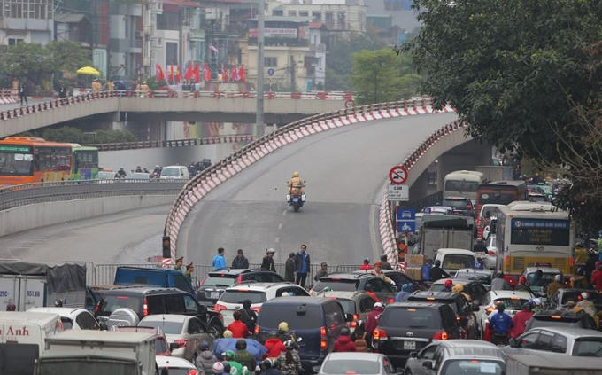 Nhiều tuyến đường bị cấm tạm thời để phục vụ đoàn xe của Chủ tịch Triều Tiên Kim Jong un.