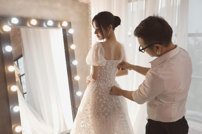 Nhã Phương đích thị là cô dâu của năm khi diện những thiết kế váy cưới trong mơ của mọi cô gái