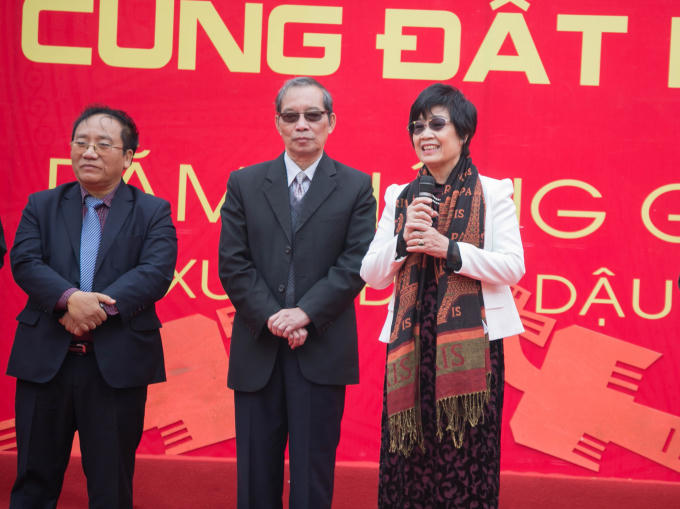 Nhà thơ Nguyễn Thị Hồng Ngát như trẻ lại với những vần thơ tình trong bài thơ Biển.