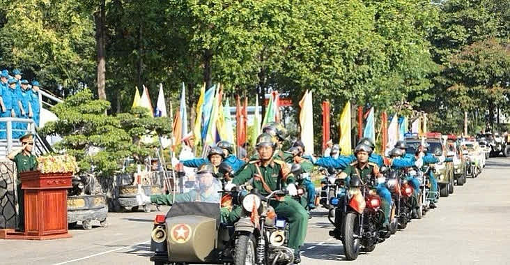 Lực lượng huấn luyện Bộ CHQS Đồng Nai tổ chức diễu hành tại lễ ra quân.