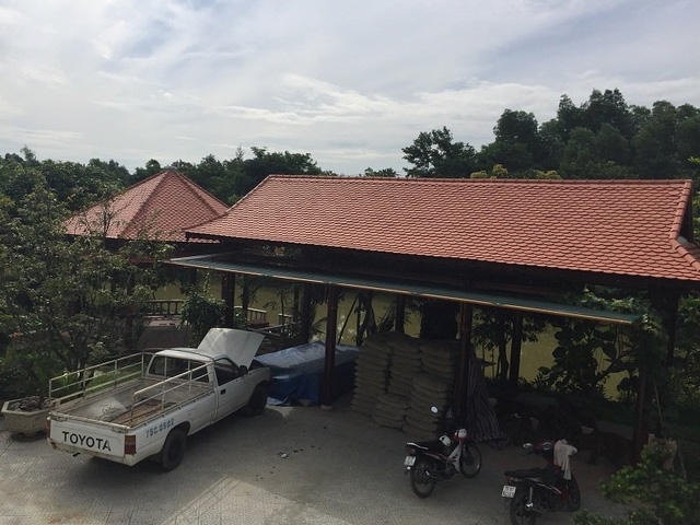 Nhiều c&ocirc;ng tr&igrave;nh được dựng l&ecirc;n tr&aacute;i ph&eacute;p.