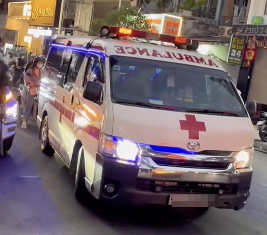Sở Y tế TP HCM cho biết, xe cứu thương chở diễn viên đi sự kiện "hoạt động không phép".