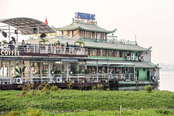 Các nhà hàng như Potamac,Ureka, Tây Long... vẫn hoạt động rầm rộ và công khai.