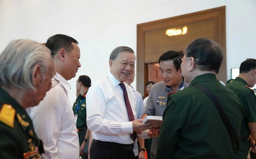 Tổng Bí thư Tô Lâm gặp mặt các tướng lĩnh, Anh hùng Lực lượng vũ trang nhân dân, thanh niên xung phong, dân công hỏa tuyến, biệt động Sài Gòn... từng tham gia Chiến dịch Hồ Chí Minh, nhân dịp kỷ niệm 50 năm Ngày thống nhất đất nước (30/4/1975-30/4/2025).