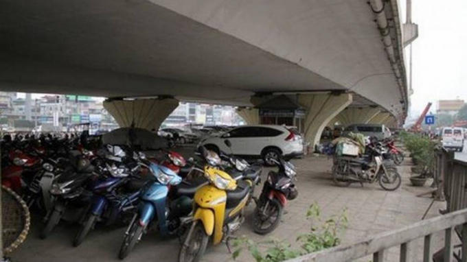 Hà Nội kiến nghị Bộ GTVT điều chỉnh một số nội dung của Thông tư số 35, cho phép được tiếp tục trông giữ xe dưới gầm cầu trên địa bàn đến năm 2023.