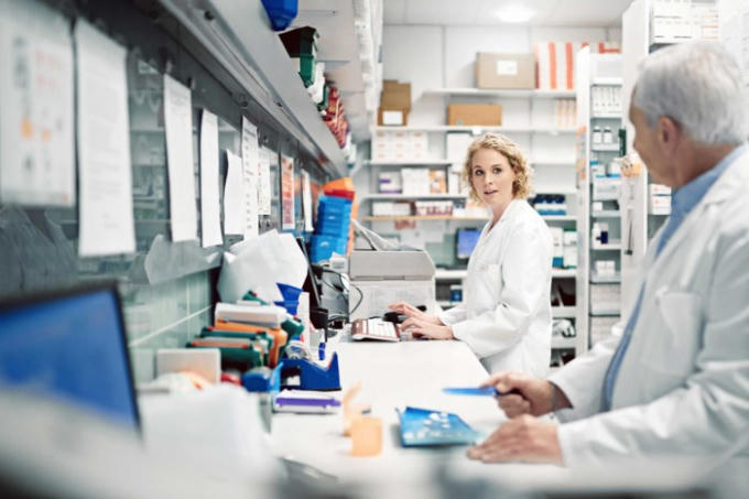 Quản l&yacute; dược phẩm tại bệnh viện - Lương trung b&igrave;nh năm: 146.412 USD