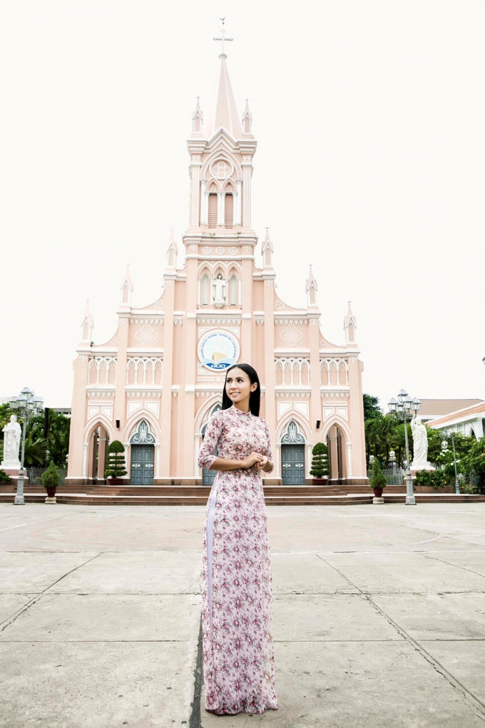 Ghé thăm nhà thờ Con Gà.