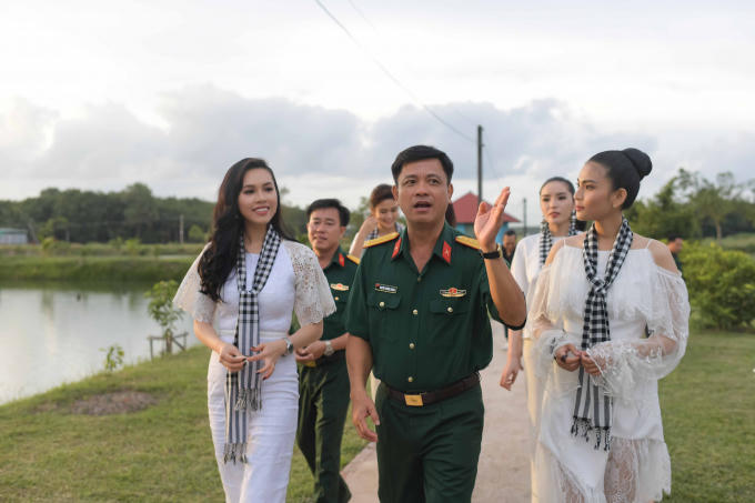 5 mỹ nhân Việt xinh đẹp nổi bật trong vòng vây các chiến sĩ Tây Ninh