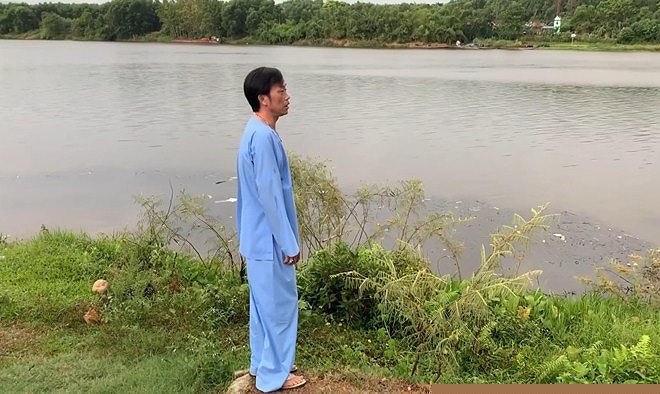 Kèm theo đó nam danh hài chú thích: