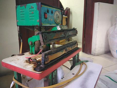 Dụng cụ máy ép nhiệt mà Gắng biến mì chính giả thành thật.