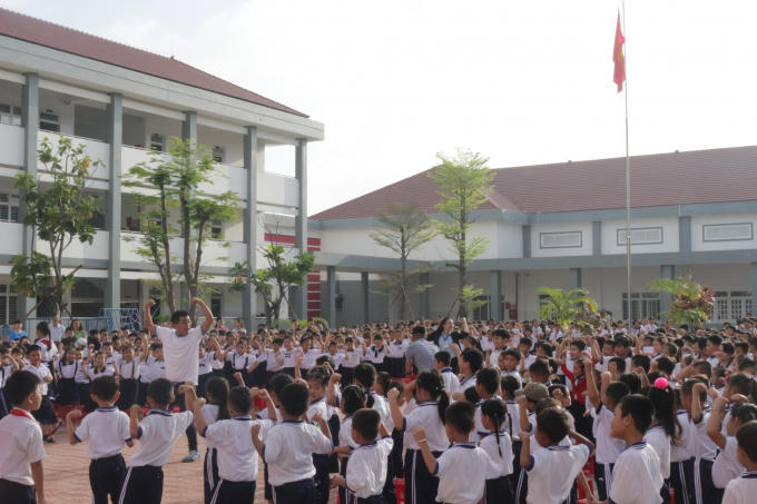 Hào hứng nhảy Flashmob Năng lượng sữa - Khởi đầu ngày mới năng động