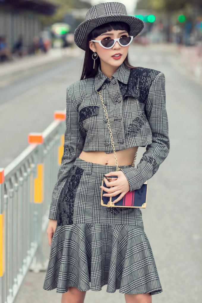 Tường Linh &ldquo;g&acirc;y thương nhớ&rdquo; với phong c&aacute;ch thời trang s&agrave;nh điệu