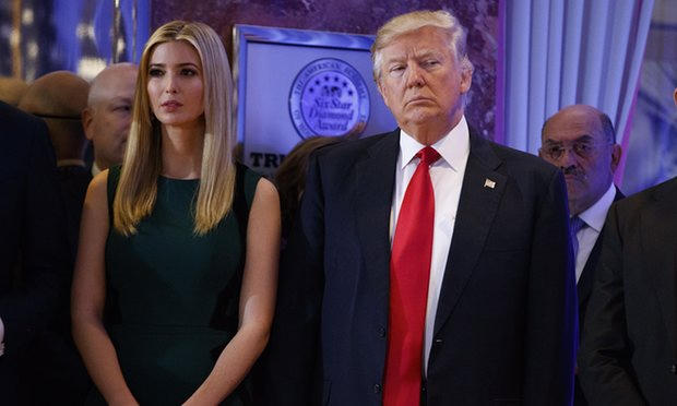 Tổng thống đắc cử Doanal Trump cùng con gái Ivanka Trump. (Ảnh: AP)