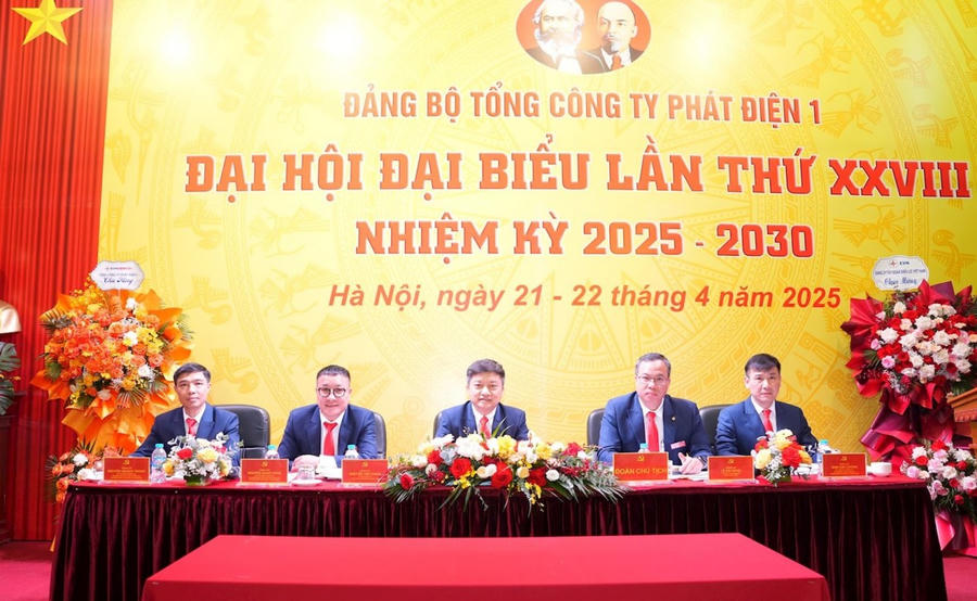 Đoàn Chủ tịch điều hành Đại hội.