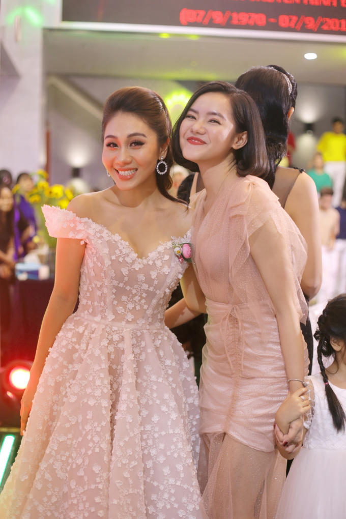 Ch&acirc;n dung MC nhỏ tuổi nhất của top 5 MC Ấn tượng VTV Award 2018