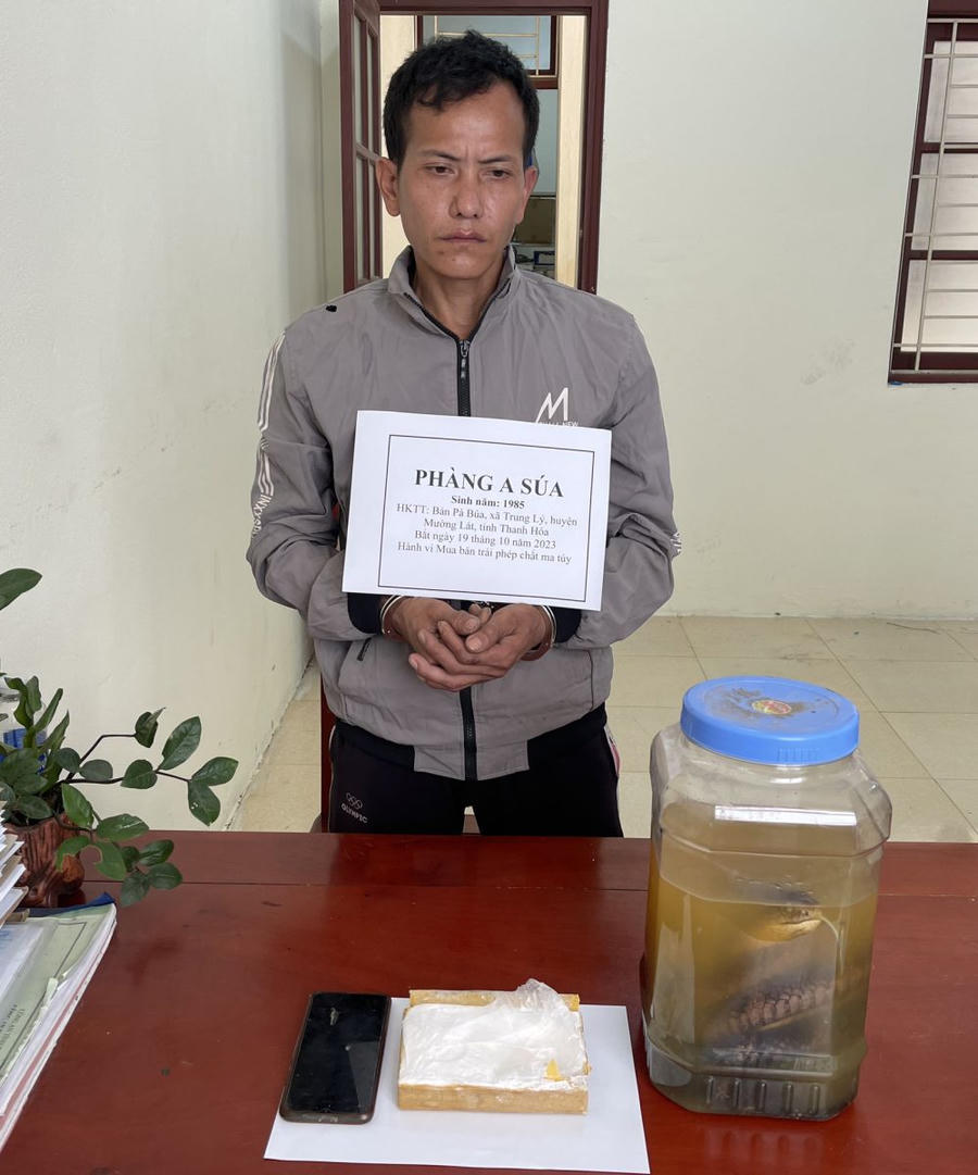 Đối tượng Phàng A Súa và tang vật vụ án