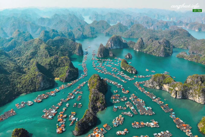 Cát Bà nhìn từ trên cao.