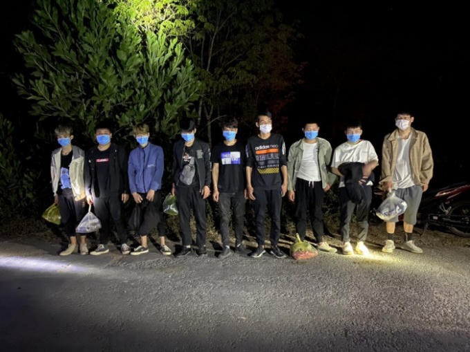 img-bgt-2021-9-doi-tuong-nguoi-trung-quoc-bi-cong-an-bat-giu-khi-dang-tim-duong-xuat-canh-trai-phep-1615124592-width1276height956