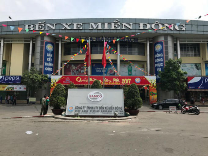 Cảnh vắng vẻ khó tin ở cổng chính bến xe miền Đông.