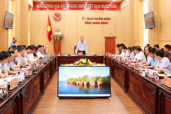 Quang cảnh buổi làm việc.