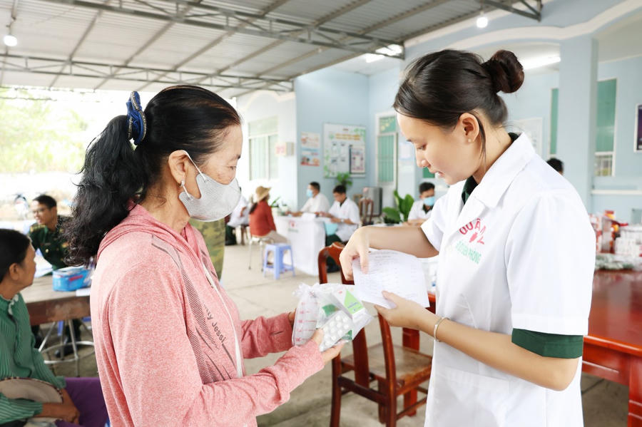 Dược sĩ phát thuốc miễn phí, hướng dẫn sử dụng cho người dân