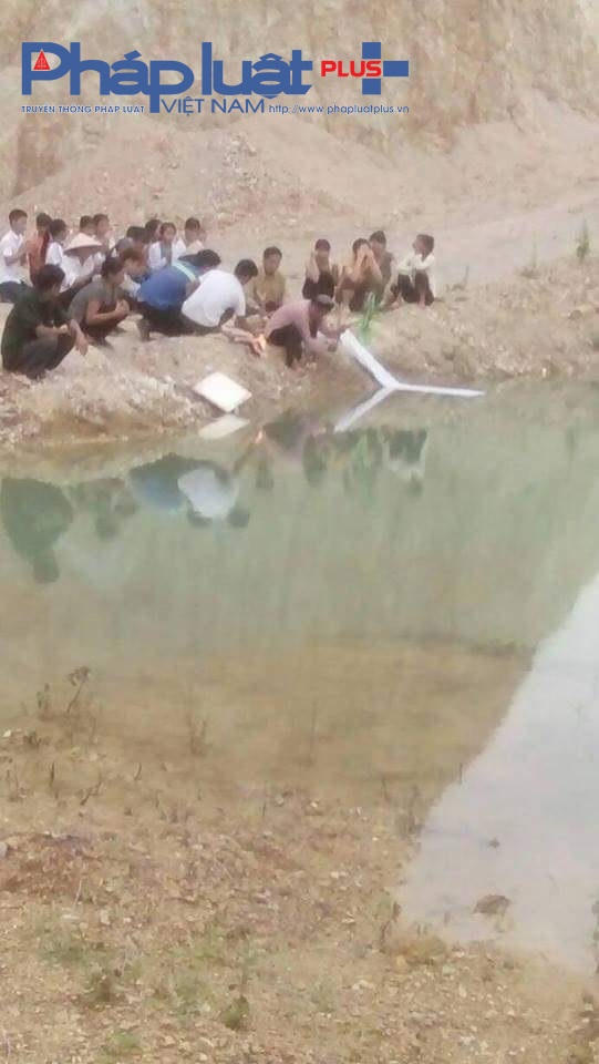 Hố nước nơi phát hiện thi thể 2 cháu bé (ảnh Đào Tấn)