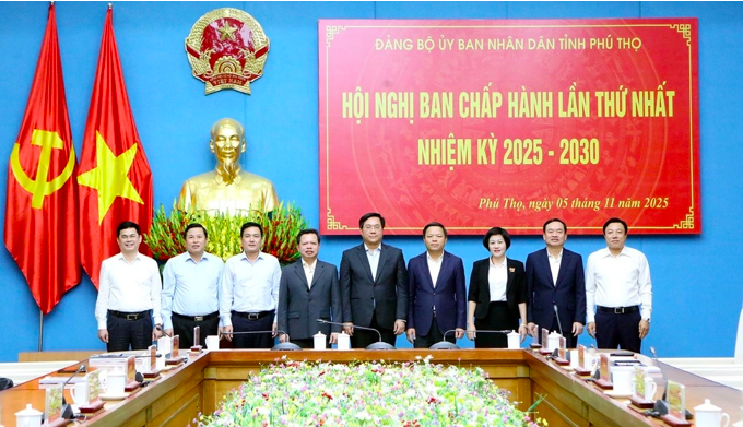 Lãnh đạo Ban Thường vụ Đảng ủy UBND tỉnh Phú Thọ.