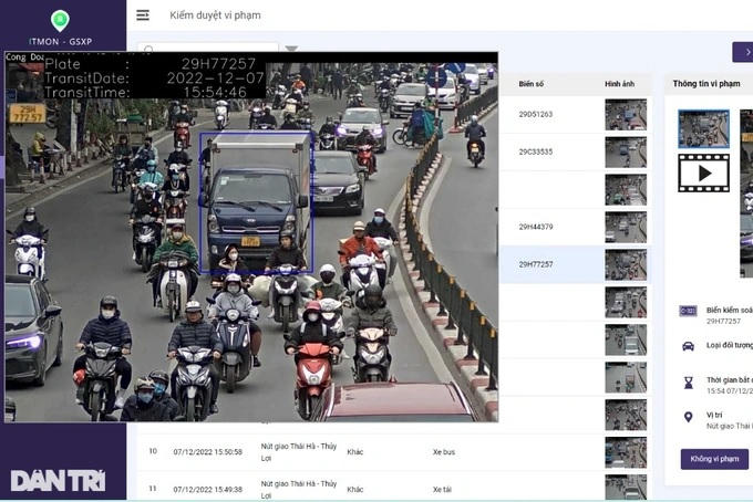 Hình ảnh các xe quá khổ bị camera thông minh phát hiện, đưa ra cảnh báo.