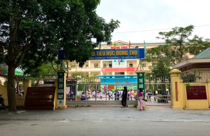 Trường Tiểu học Đông Thọ nơi bà Hà làm Hiệu Trưởng.