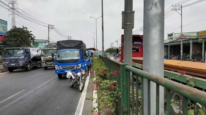 Hai ô tô xảy ra va chạm tại hiện trường (Ảnh: Nguyễn Hảo)