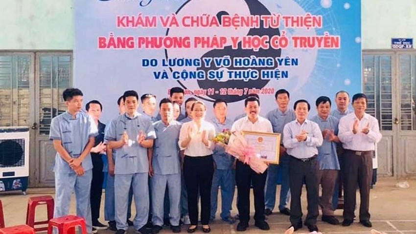 UBND tỉnh Quảng Ngãi thu hồi quyết định khen thưởng với ông Võ Hoàng Yên vì dư luận không tốt do hám chữa bệnh không hiệu quả